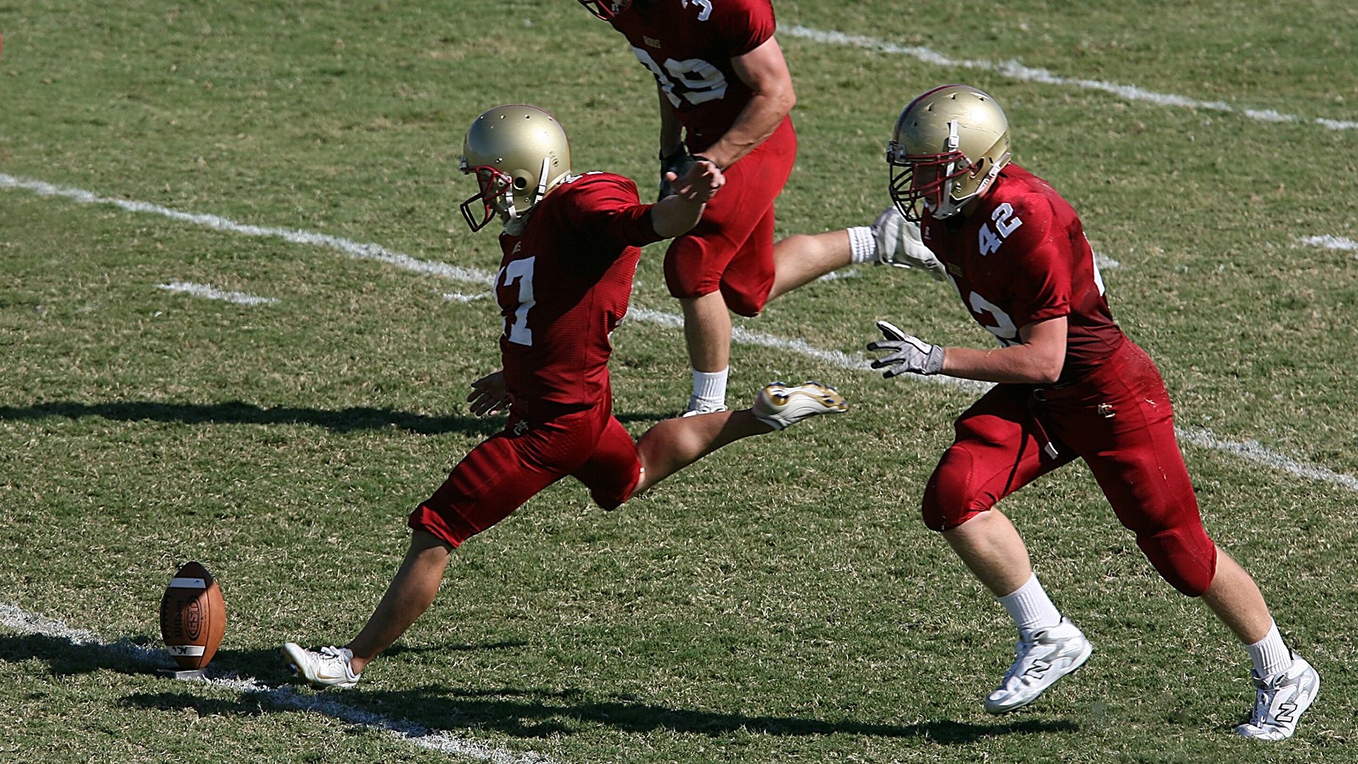 “智慧足球场地:AI裁判与实时数据分析应用推广”,智慧足球公园