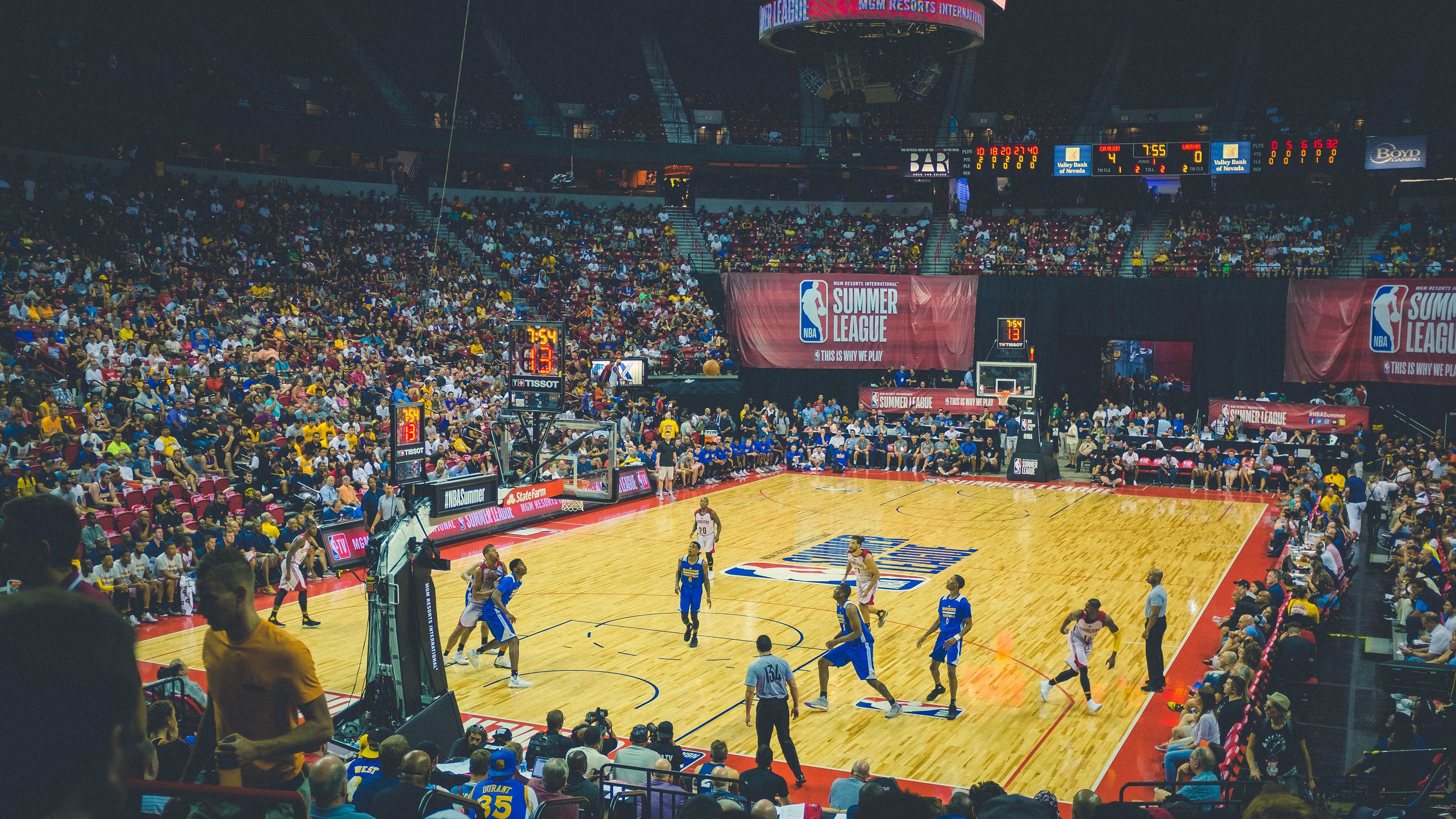 一线明星助阵全国篮球公益行，传递篮球精神与社会责任，篮球明星 受欢迎